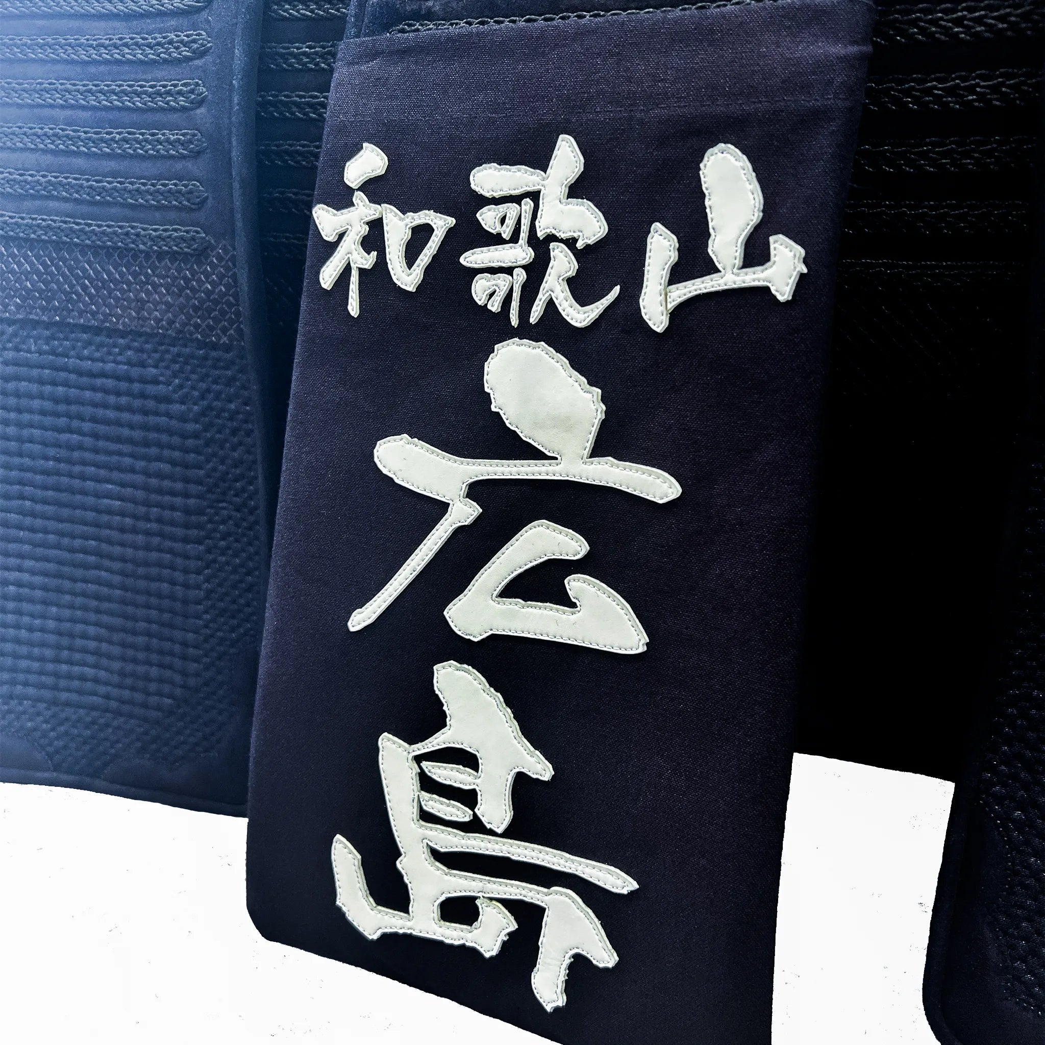 帯に付けられた名札