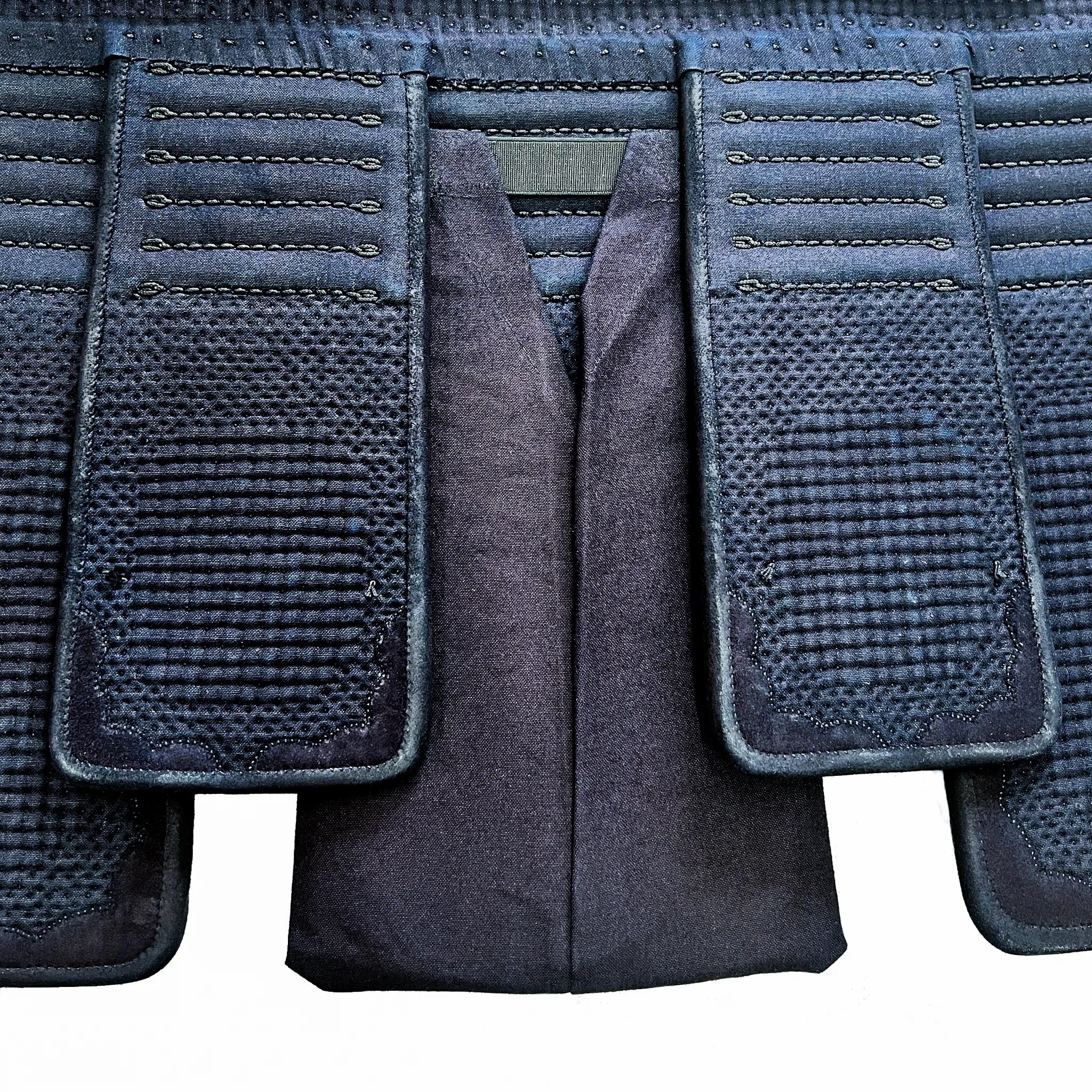 帯に付けられた名札の裏面